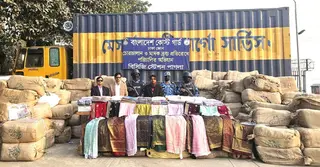 নারায়ণগঞ্জে ২০ কোটি টাকার ভারতীয় শাড়ি জব্দ, আটক ১